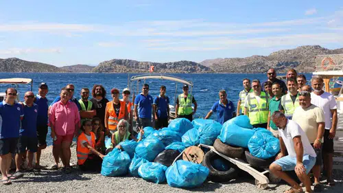Marmaris’in gizli cennetlerinde dev temizlik operasyonu: Bir ton atık denizden çıkarıldı