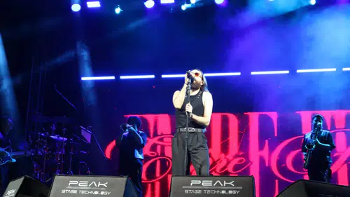 Çivril’de Emre Fel rüzgarı: Binler tek bir ağızdan söyledi
