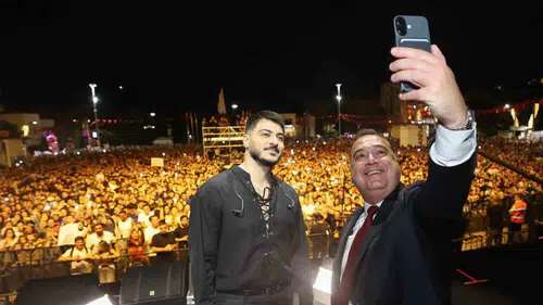Manisa’da 8 Eylül gururu: Meydanlar Semicenk’in şarkılarıyla yankılandı