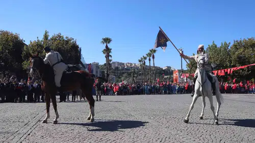 İzmir’de 9 Eylül coşkusu: 104 yıllık bağımsızlık destanı meydanlarda yankılandı