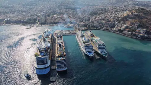 Kuşadası limanında dev hareketlilik: Bir günde 12 bine yakın ziyaretçi