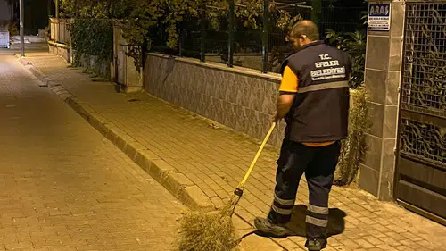 Efeler’de tertemiz bir çevre için mesai saati kavramı kalktı