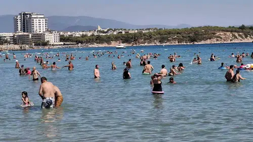Didim'de takvimler eylülü gösterse de yaz bitmek bilmiyor