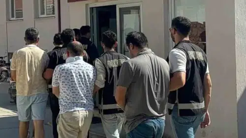 Ege'de gece yarısı operasyonu: FETÖ firarilerine tekne baskını