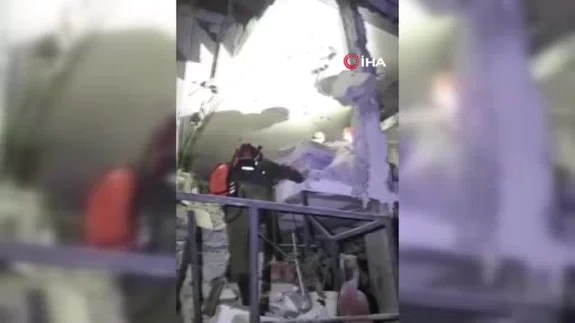 İran’ın İsrail’e gerçekleştirdiği son füze saldırıları, bir binada kısmi yıkıma yol açtı