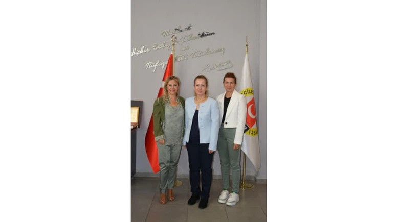 İZBB Muhtar İşleri Daire Başkanı Keskin ile şiddete karşı nar güç birliği