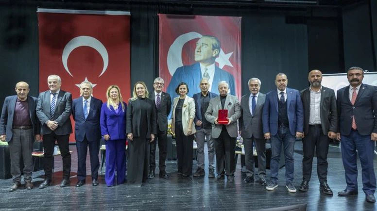 “TÜRKİYE’DE GAZETECİ OLMAK: ZORLUKLAR VE MÜCADELE” PANELİ GERÇEKLEŞTİ! BAŞKAN GAPPİ: ÖZGÜRLÜĞÜN VE HAKİKATİN PEŞİNDEN GİTMEYE DEVAM EDECEĞİZ
