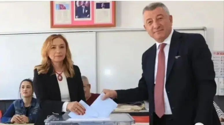 Güzelbahçe başkanının eşi havale iddiasıyla gözaltında