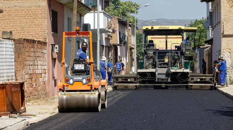 İzmir Büyükşehir Belediyesi, Küçük Menderes'te 16 km yol yenileme çalışmaları başlattı