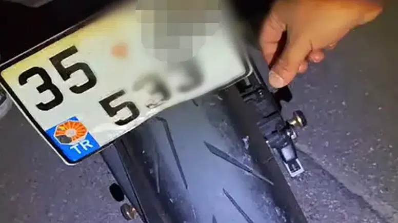 Manisa'da motosiklet sürücüsüne ağır fatura: Katlanır plaka ve abartı egzoz affedilmedi
