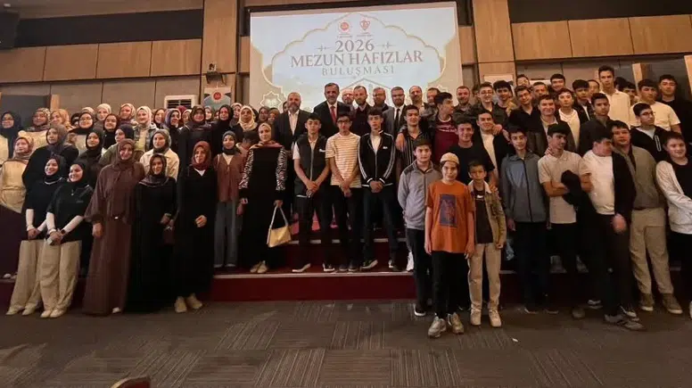 Kütahya'da hafızlık heyecanı: Geleceğin rehberleri diplomalarını aldı