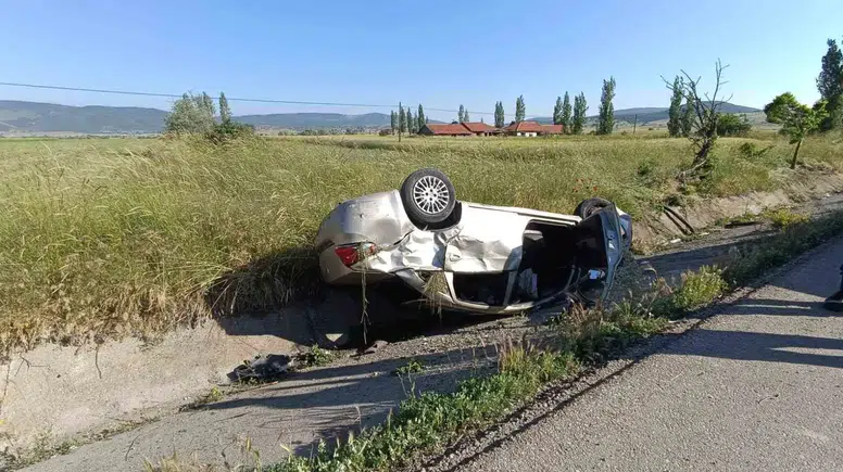 Afyonkarahisar'da acı bilanço: Refüje uçan otomobildeki yolculardan biri yaşamını yitirdi
