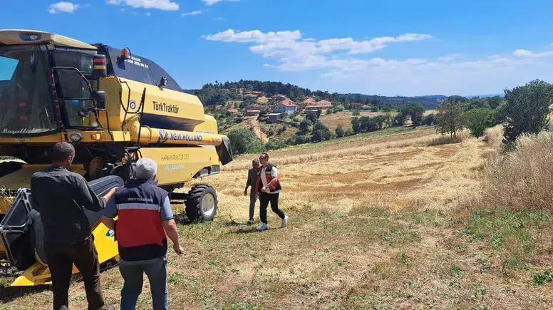 Gediz ovasında hasat mesaisi: Biçerdöverler denetimden geçti