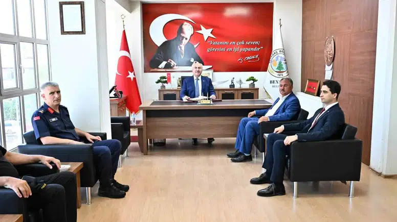 Vali Köşger’den Beyağaç mesaisi: Şehitleri unutmadı, projeleri yerinde denetledi