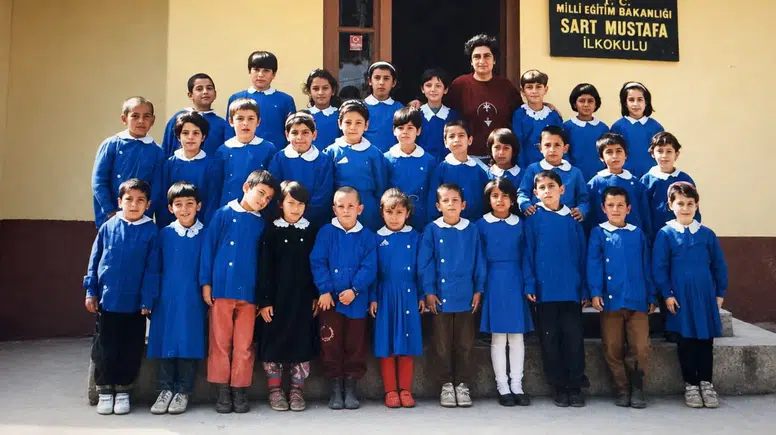 Çocukluk arkadaşları 28 yıl sonra aynı sofrada buluştu: Zaman tünelinde nostaljik yolculuk