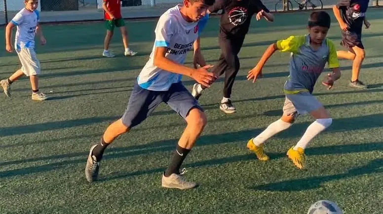 Sarıgöl'de yeşil sahalar kardeşlik için kuruldu: Kur'an kursu öğrencileri futbolla buluşuyor