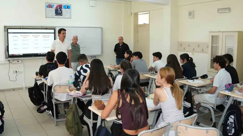 Köyceğiz’de yaz tatili eğitime dönüştü: Fen Lisesi’nde ders zili susmuyor