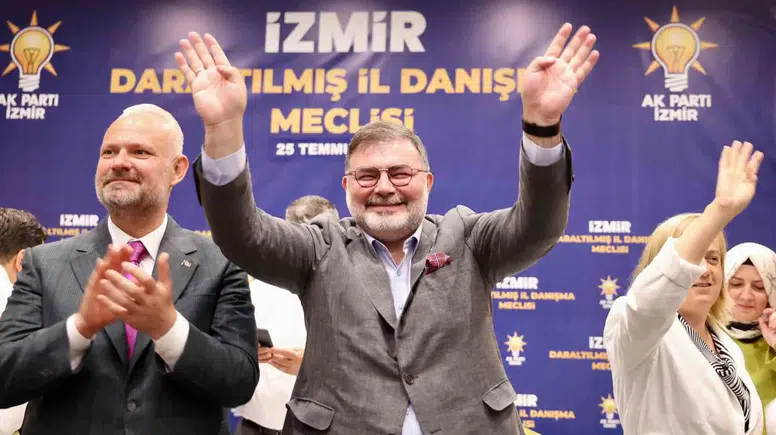 İzmir teşkilatında kenetlenme mesajı: Hedefimiz Türkiye Yüzyılı’nı inşa etmek