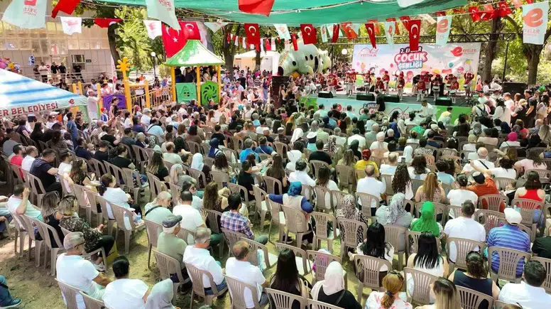 Efeler'de miniklere sahne kapıları açılıyor: Çocuklar hem izleyecek hem oynayacak