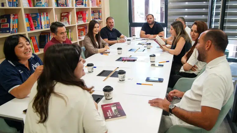 Aliağa'da edebiyat rüzgarı: Satır Arası Kitap Kulübü okurları bir araya getiriyor