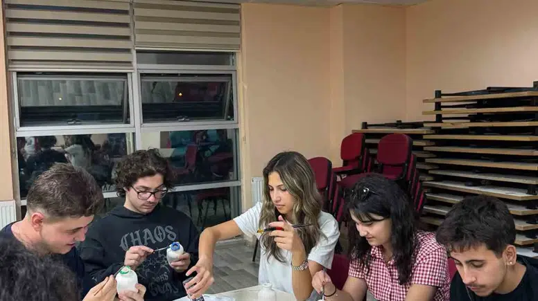 Menteşe’de sanatla gelen özgüven: Gençler atölyelerde hünerlerini sergiliyor