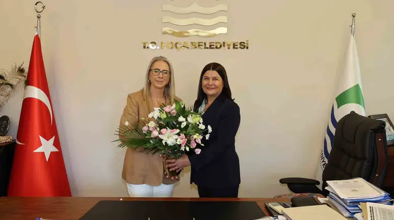Foça'da yeni dönem: AK Parti'den belediyeye yakın markaj