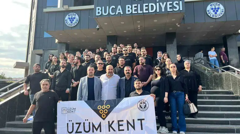 Buca'da emekçinin isyanı: 7 aydır maaş alamayan işçiler belediye kapısında