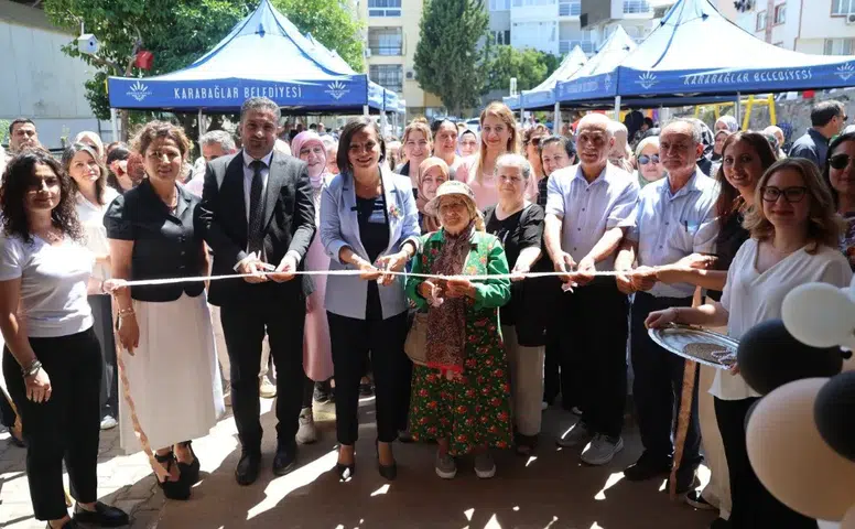 Bozyaka'da Tekstil Akademisi Açıldı, Kadınlar Ekonomik Güçlenme İçin Bir Araya Geliyor