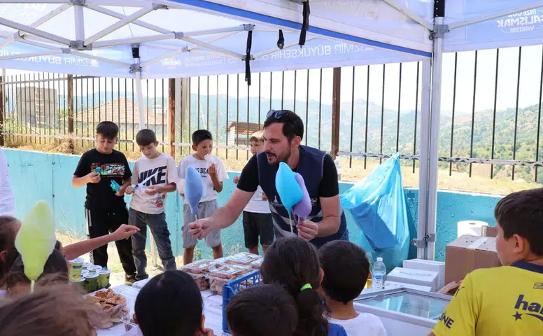 Başkan Tugay’dan Kiraz ve Aliağalı çocuklara karne hediyesi