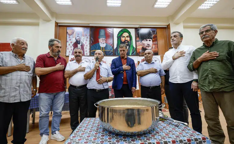 Başkan Tugay, Alevi Bektaşi kültür etkinliğinde dostluk ve iyilik mesajları verdi