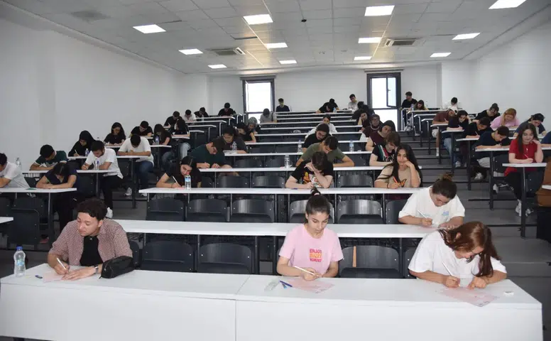 Menemen'de YKS öncesi prova üniversite amfisinde