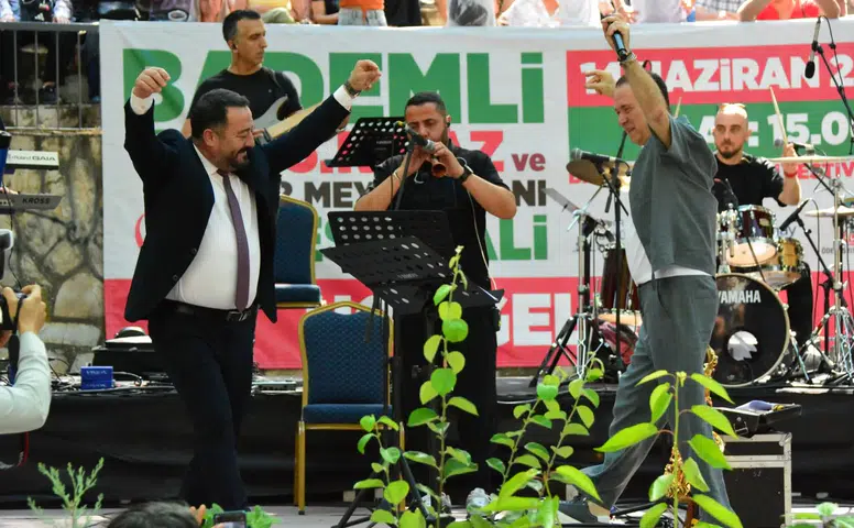 Bademli’de coşku dolu Kiraz ve Meyve Fidanı Festivali