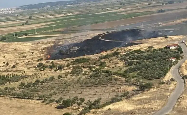 Foça’da makilik alandaki yangın kontrol altına alındı