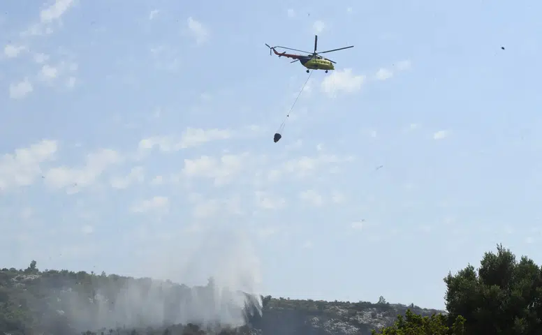 Urla Balıklova’da orman yangını alarmı