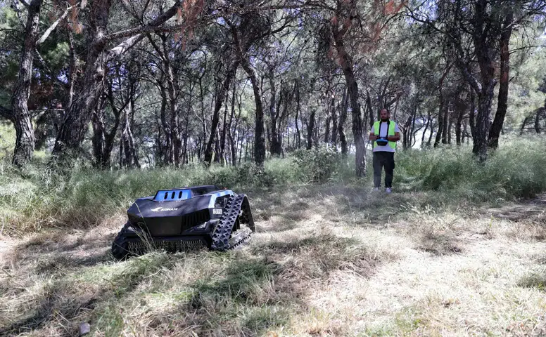 Konak’tan teknolojik adım: Ot biçme robotu sahada