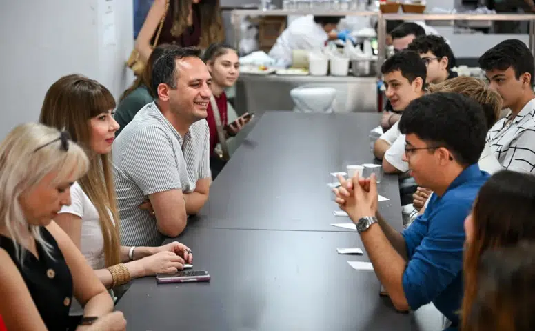 Geleceğin üniversitelileri Gençlik Merkezi’nde Başkan Eşki buluştu