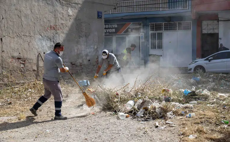 Bornova’da temizlik seferberliği