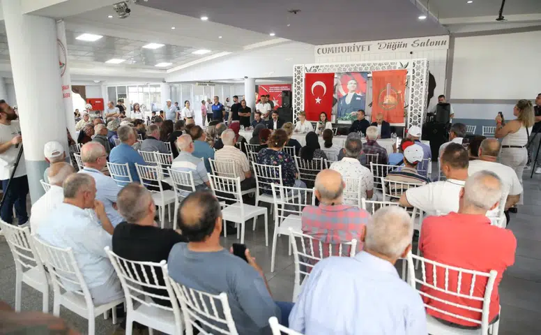Başkan Ünsal Karşıyaka’yı halkla birlikte yönetiyor