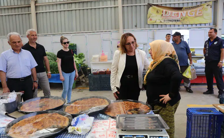 Başkan Akın Pazar Esnafı ve Vatandaşlarla Buluştu