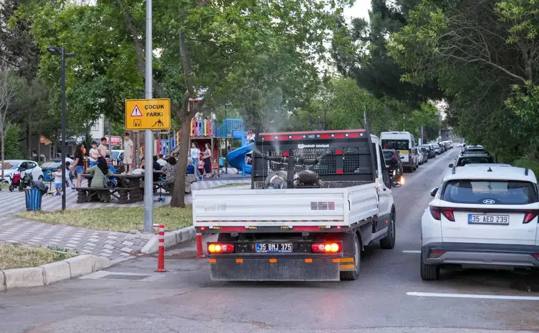 Gaziemir Belediyesi ilaçlama çalışmalarını yoğun tempoda sürdürüyor