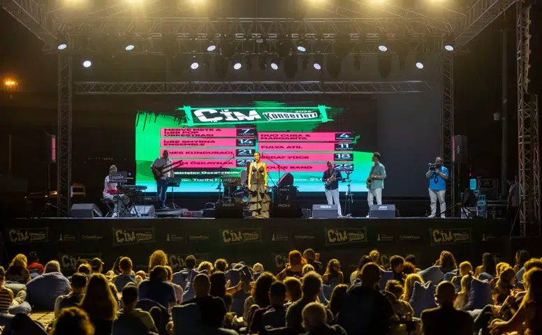 İzmir'de Çim Konserleri: Ücretsiz Yaz Eğlencesi Devam Ediyor