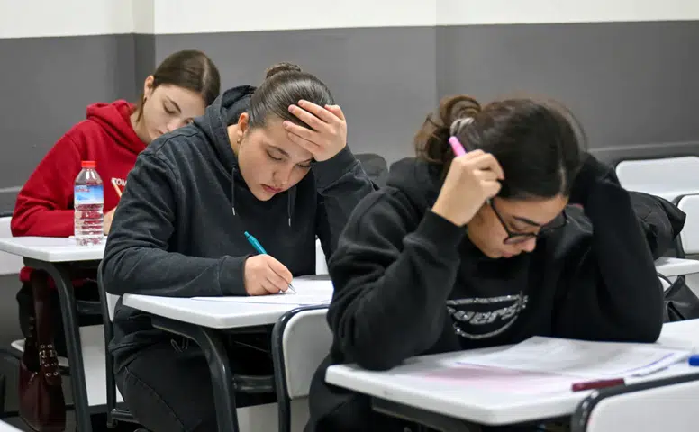 Bornova BELGEM'den YKS ve LGS'de tarihi başarılar: Öğrenciler gururlandırdı