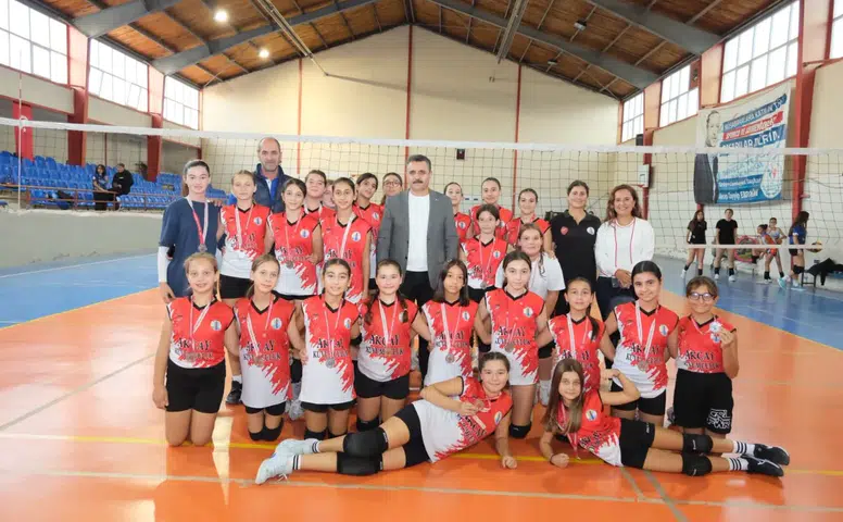 Dikili'de 15 Yaş Altı Plaj Voleybolu Turnuvası, genç sporcuları buluşturacak!