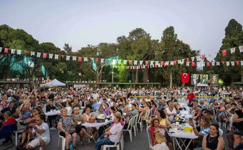 Bornova'da Bereket Sofrası: Aşure Etkinliği ile Kardeşlik Mesajı Verildi