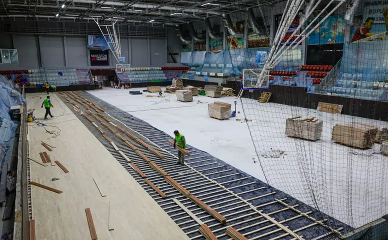 İzmir'deki Celal Atik Spor Salonu, modernizasyon için kapsamlı yenileme çalışmalarına başladı