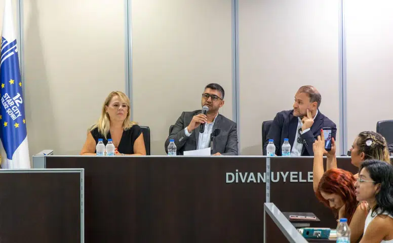 Karşıyaka’da kentsel dönüşüm zirvesi: Uzmanlar vatandaşlarla buluştu