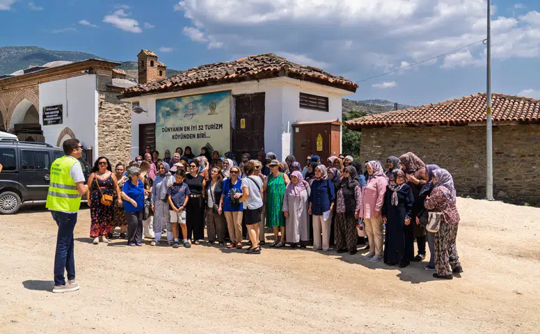 İzmir'in Kültürel Zenginlikleri, Muhtarlık İşleri ile Vatandaşlara Tanıtılıyor