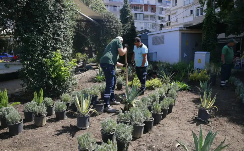 Konak’ın parklarında bakım seferberliği