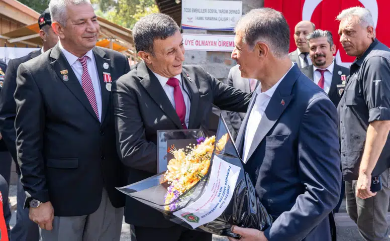 “Şehit ailelerimiz ve gazilerimiz baş tacımız”