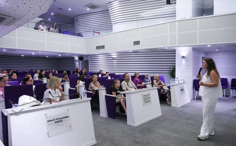 Buca Belediyesi'nden Çocukların Okul Hayatına Işık Tutan Seminer